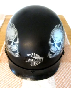 Medio casco de motocicleta Harley Davidson negro plateado calavera llamas talla grande - Imagen 1 de 7