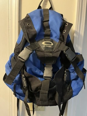 Винтажный Oakley значок мини тактический рюкзак синий см. Описание - Изображение 1 из 4