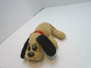 Peluche Pound Puppy vintage bronceado con orejas negras Tonka 1986 recién nacido 7" - Imagen 1 de 6