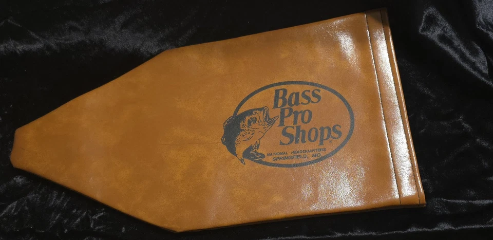 1 capa protetora de vinil molinete de pesca BASS PRO SHOPS com fechos de gancho e laço - Imagem 1 de 4