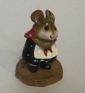 Wee Forest Folk M-254 Little Nell - dunkelblauer Rock, roter Schal - signiert beklebt - Bild 1 von 11