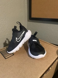 Size 4C - Nike Flex Runner 2 Low Black White DJ6038 002 Running Slip On Sneaker - Picture 1 of 7