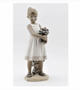 Lladro Nao porcelain From my little Garden girl with flowers - Picture 1 of 7