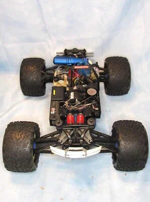 Traxxas TRX Revo 2.5 RC Gas Engine Car Truck 4x4 - Image 1 of 4