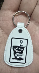 Holiday Inn Tomah Wisconsin Keychain Keyring Key Fob - Picture 1 of 2