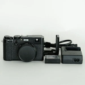 FUJIFILM X100F Black digital camera100 shutter times |External grip included - Picture 1 of 10