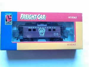 LIFE LINE TRAINS / PENNSYLVANIA RAILROAD CAR CABOOSE HO SCALE MODEL #8538 - Picture 1 of 4