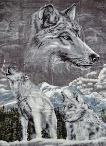 XXL Tagesdecke Kuscheldecke Wohndecke Decke Plaid Wolf / Silberwolf 200x240cm - Bild 1 von 1
