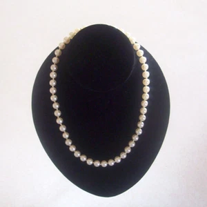"Collar de perlas vintage de vidrio anudado de marfil de una sola hebra de 17" - Imagen 1 de 3