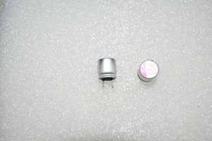 5 pieces 820uf 2.5v 8.5 mm x 8.5 mm solid electrolytic capacitor USED GUARANTEED - Picture 1 of 1