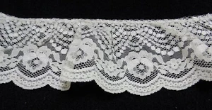 3 Inch Antique White Ruffled Lace 4 Yards - Picture 1 of 2