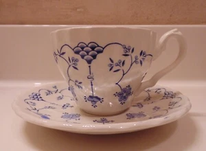 Myott Finlandia blau weiß geriffelt Teetasse und Untertasse Made in England - Bild 1 von 5