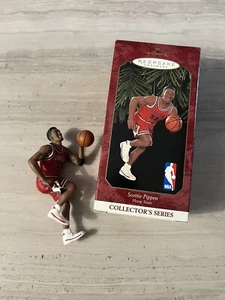Hallmark Keepsake NBA Hoop Stars Ornament Chicago Bulls Scottie Pippen 1999 - Bild 1 von 3
