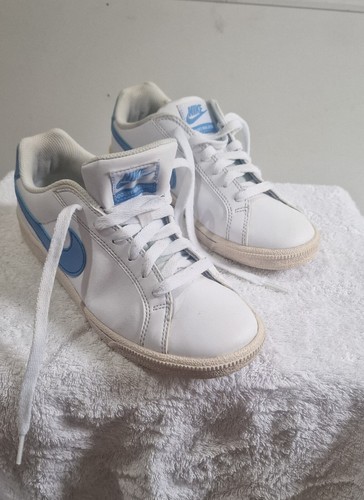 Scarpe da ginnastica Nike Court Majestic taglia UK 4 blu pelle bianca