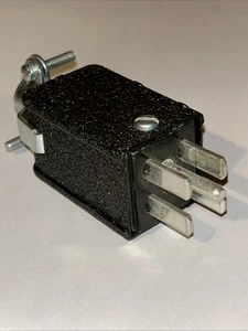 Conector macho de 4 pines TRW/CINCH P-404-CCT - Imagen 1 de 2