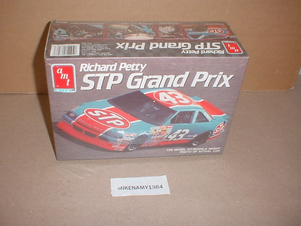 AMT ERTL Model Kit Richard Petty STP Grand Prix NASCAR Race Car 1 25