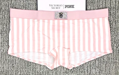 Sexy Victoria's Secret Nuevo con Etiquetas XL Rosa Brillo Parche Boyshort Panty Logo Estrás Foto 1 de 4