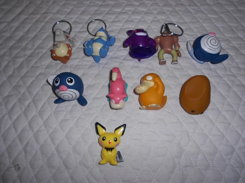 10 Pcs Pokémon Figures Set .. 3 are key chains Cover