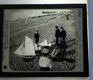 Scivolo Lanterna Magica. "French Boys Buy Boats"" Keystone View Co. - Foto 1 di 5