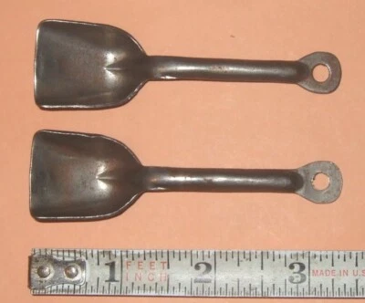 2 件老式马克思 1930 年代压钢玩具铲适用于卡车等 — 第 1/2 张图片