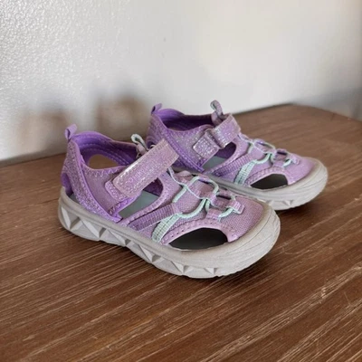 Sandalia OshKosh B' Gosh para niñas pequeñas duradera talla 9M púrpura Foto 1 de 4