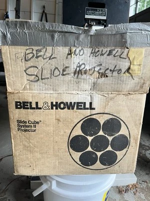Bell&Howell Slide Cube System II Projector - Image 1 of 2