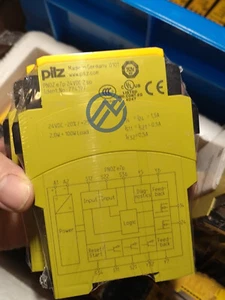 Relés de seguridad PILZ nuevos 774197 expedited express DHL - Imagen 1 de 2