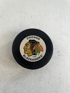 Chicago Blackhawks NHL Juego Oficial Puck - Inglés Hecho en Eslovaquia - Imagen 1 de 8