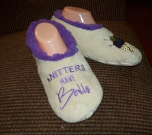 7/8 Snoozies Größe Medium! Beige & Lila Strick rutschfeste Sohlen kuschelige Fußbedeckungen - Bild 1 von 3