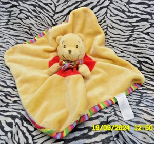 CQ/DISNEY DOUDOU WINNIE L'OURSON JAUNE ROUGE RAYE MULTICOLORE 23/23CM QUASI NEUF - Picture 1 of 3
