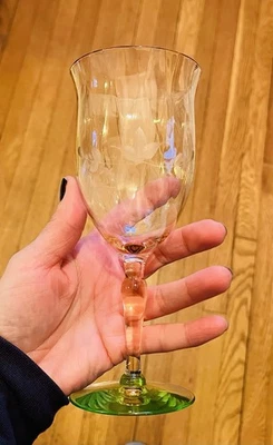 Juego de 2 Copas de Vino Weston Sandía Depresión Rosa Floral Grabado Base de Uranio Foto 1 de 4