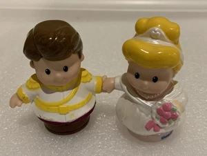 Fisher Price Little People Cenicienta Novia y Príncipe Encantador Novio - Imagen 1 de 5