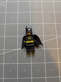 LEGO DC Super Heroes minifigure BATMAN 76011