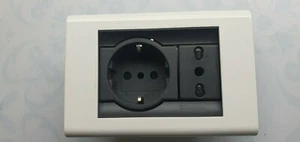 BTICINO LIVING CLASSIC KOMPLETT 4740N, SCHUKO 4440/3 BIPASS STECKDOSE 4580, PLATTE - Bild 1 von 1