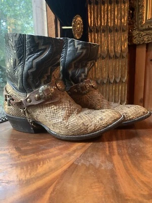 Botines occidentales vintage de cuero de serpiente de cascabel de los años 70 motociclista vaquero para hombre 8D Foto 1 de 4