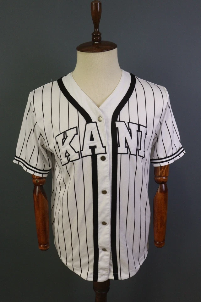 Camisa Karl Kani Sport Blanca Rayas Cuello en V Logo Grande Manga Corta Talla M Foto 1 de 4