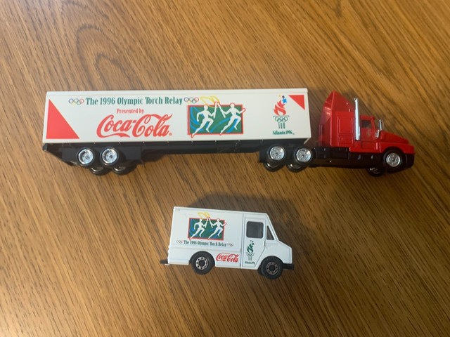 Caminhão Coca-Cola (125 anos) Kenworth T300 Delivery Truck marca Motor City  escala 1/43 - Arte em Miniaturas