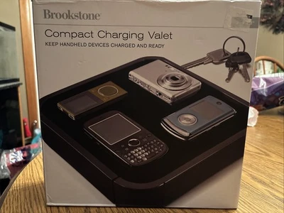 Brookstone Estación de Base de Carga Multidispositivo Valet Organizador Nuevo Caja Abierta Foto 1 de 4