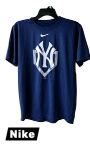New York Yankess Nike Camiseta Dri Fit Camiseta Talla Mediana Centro Swoosh Azul Blanco  - Imagen 1 de 5