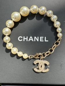 Chanel 19V Graduated Pearl Crystal Crystals CC Logo Charm Pendant Bracelet Gold - Picture 1 of 14