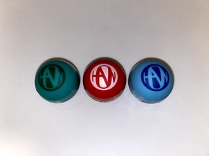 RARO SELLADO ¡Lote de 3 bálsamos labiales oficiales Hanson! Rojo Verde y Azul! - Imagen 1 de 4