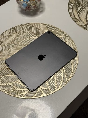 Apple iPad Pro 11" Wi-Fi + Cellular - Bild 1 von 4