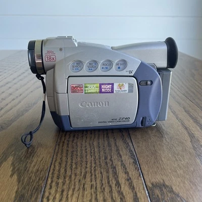 Canon NTSC ZR40 18x Zoom Video Camcorder Untested Camera No Battery  - Image 1 of 4
