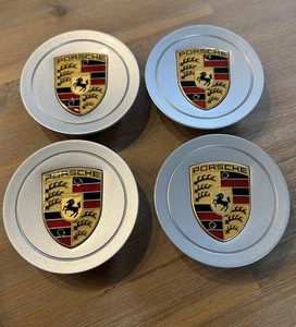 Porsche 4 Stück Felgendeckel/Nabendeckel 993.361.303.10 - neu - Picture 1 of 5