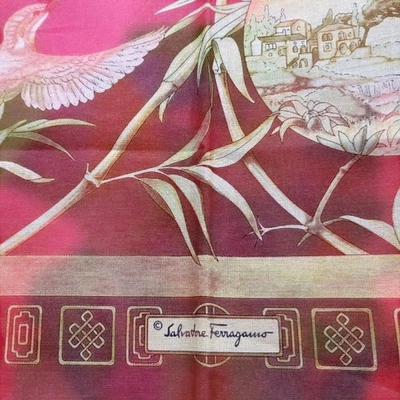 Mini Bufanda Salvatore Ferragamo Algodón Sin Usar Jefe Pájaro Bambú Rojo 42 cm Foto 1 de 4