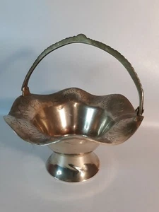 "Cesta decorativa con patas de latón amarillo grabada maciza de mediados de siglo con mango de 7""" - Imagen 1 de 6