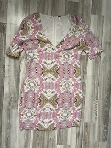 Free People kurzärmeliges rosa Kleid mit tiefem Vausschnitt Größe 6 Boho Rayon Party Valentinstag - Bild 1 von 6