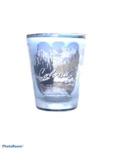 Vidrio Colorado Scenic Mountain View Forest, Stream Frosted 2 Ou Shot coleccionable - Imagen 1 de 1