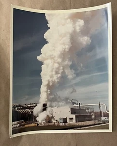 Foto a color vintage de la Fuerza Aérea de los Estados Unidos AEDC célula de prueba de cohetes pluma de escape subterránea - Imagen 1 de 3