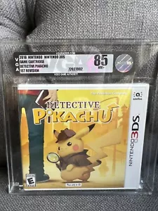 Nintendo 3DS Detective Pikachu 2018 sellado nuevo graduado VGA 85 Nm+ primera revisión - Imagen 1 de 4